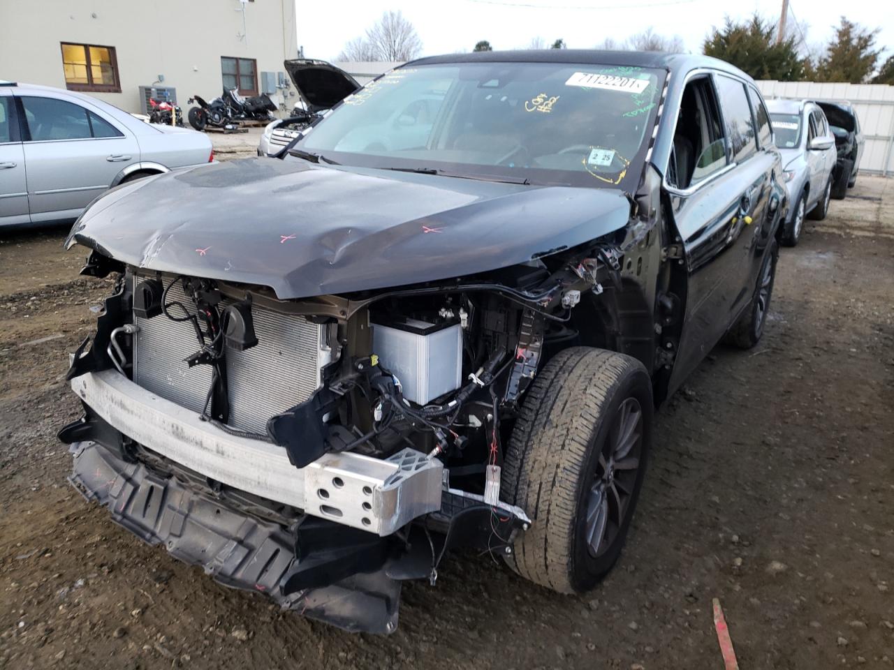 Photo 2 from auction – 2019 TOYOTA HIGHLANDER with VIN 5TDJZRFHXKS619989