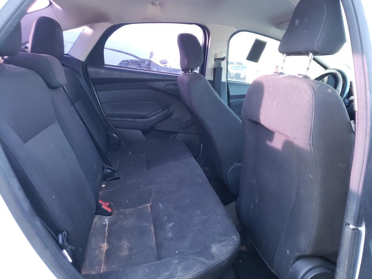 Photo 6 from auction – 2017 FORD FOCUS S with VIN 1FADP3E2XHL325361