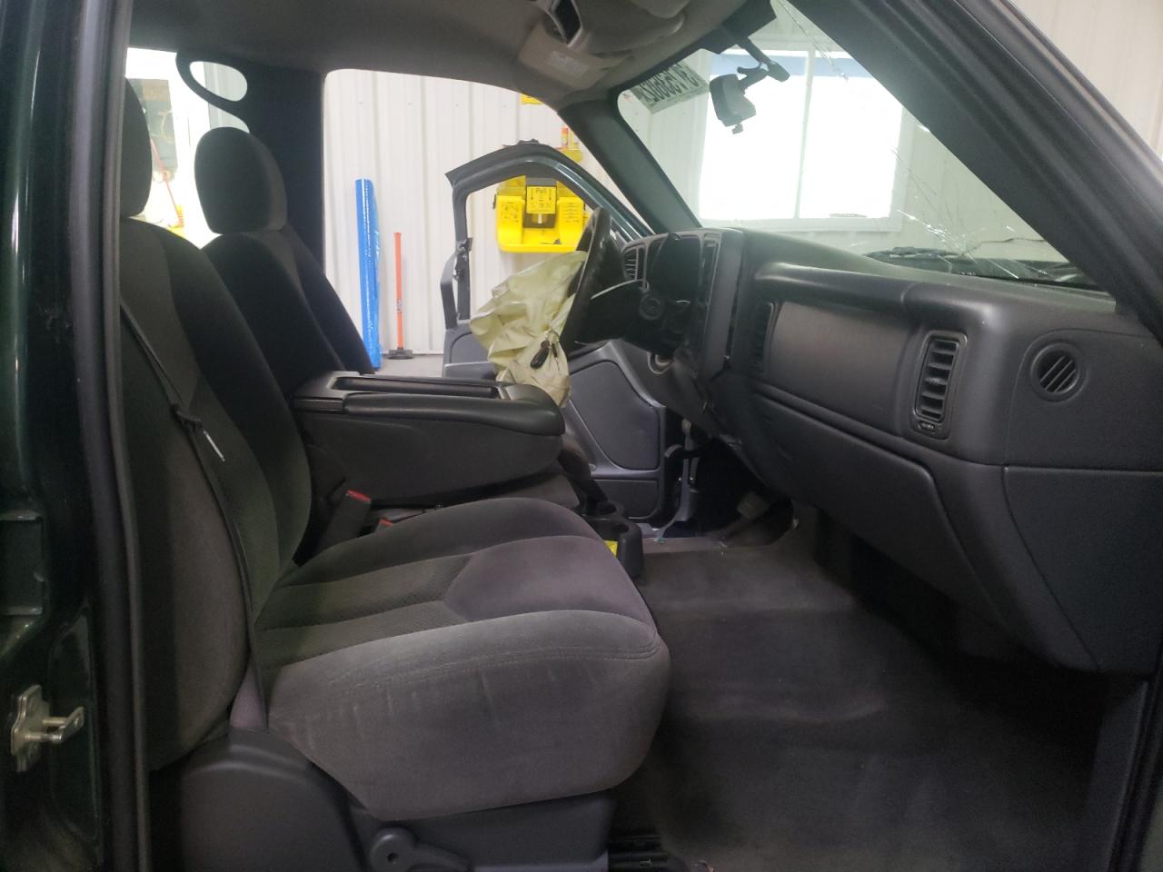Photo 5 from auction – 2006 CHEVROLET SILVERADO with VIN 2GCEC13V061218852