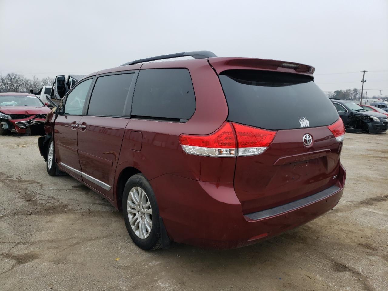 Photo 3 from auction – 2014 TOYOTA SIENNA XLE with VIN 5TDYK3DC8ES495247