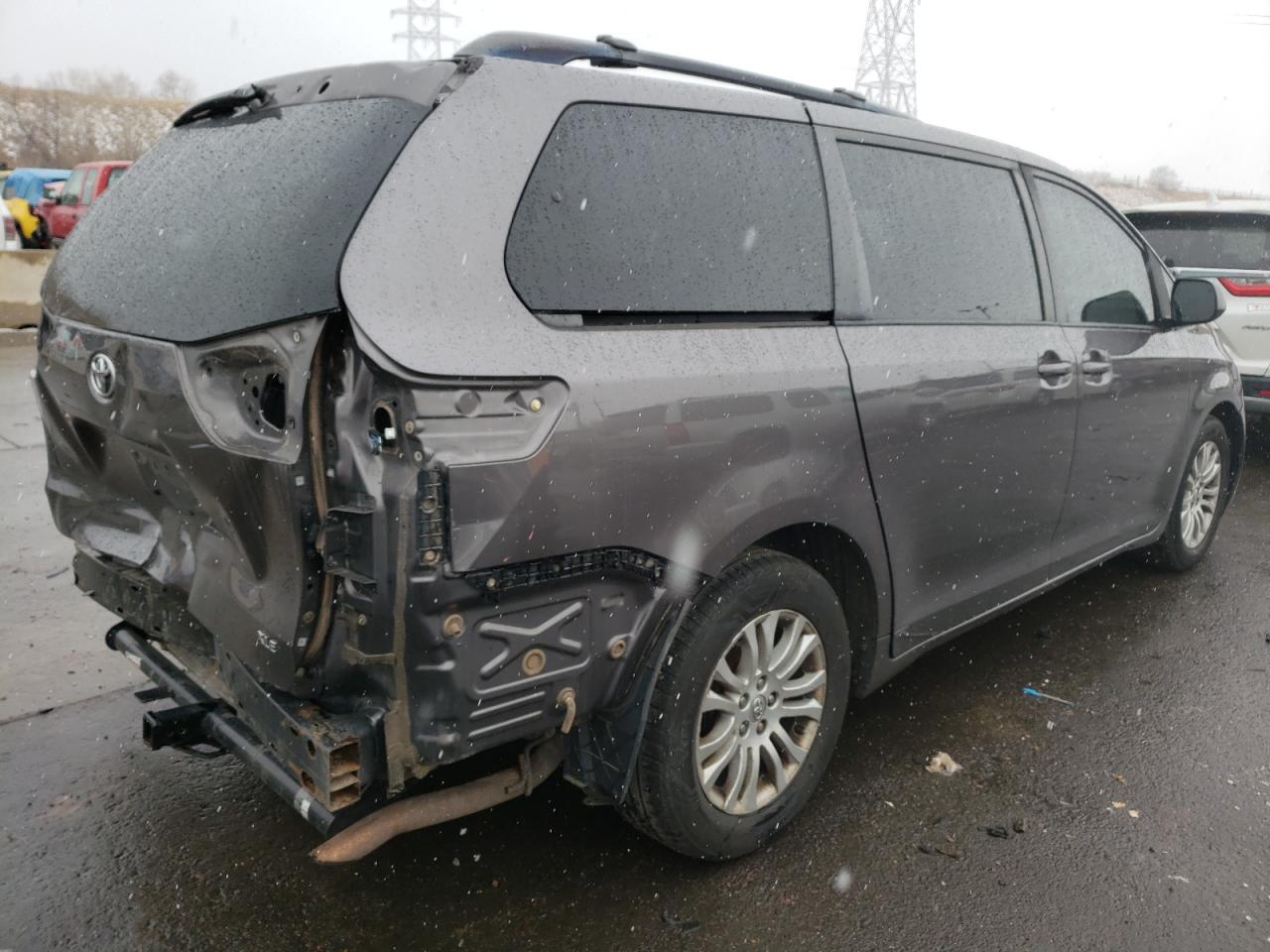 Photo 4 from auction – 2011 TOYOTA SIENNA XLE with VIN 5TDYK3DC4BS155881