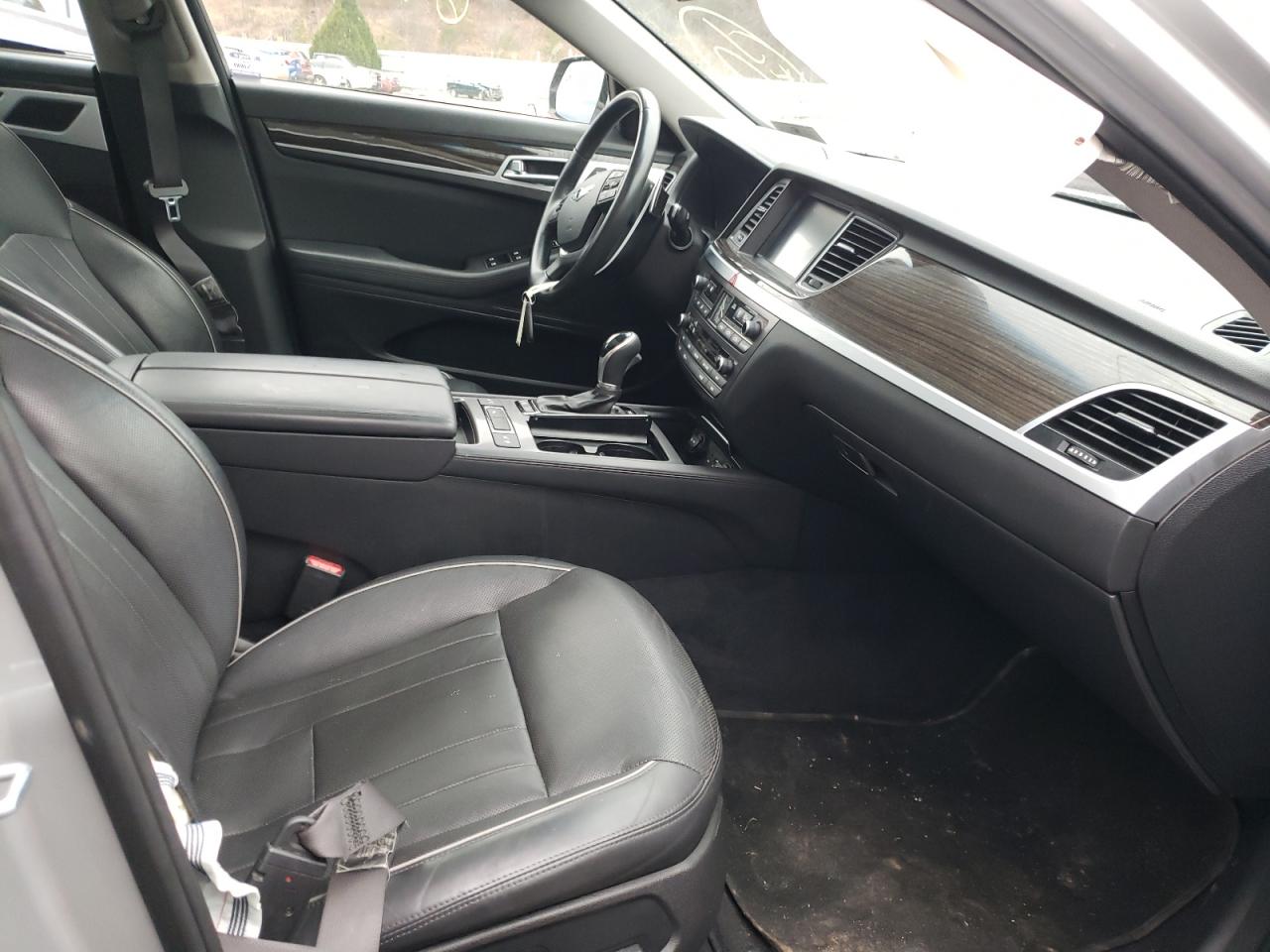 Photo 5 from auction – 2015 HYUNDAI GENESIS 3. with VIN KMHGN4JE8FU055018
