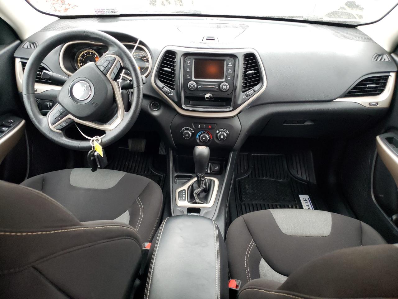 Photo 9 from auction – 2018 JEEP CHEROKEE L with VIN 1C4PJLCB2JD573471