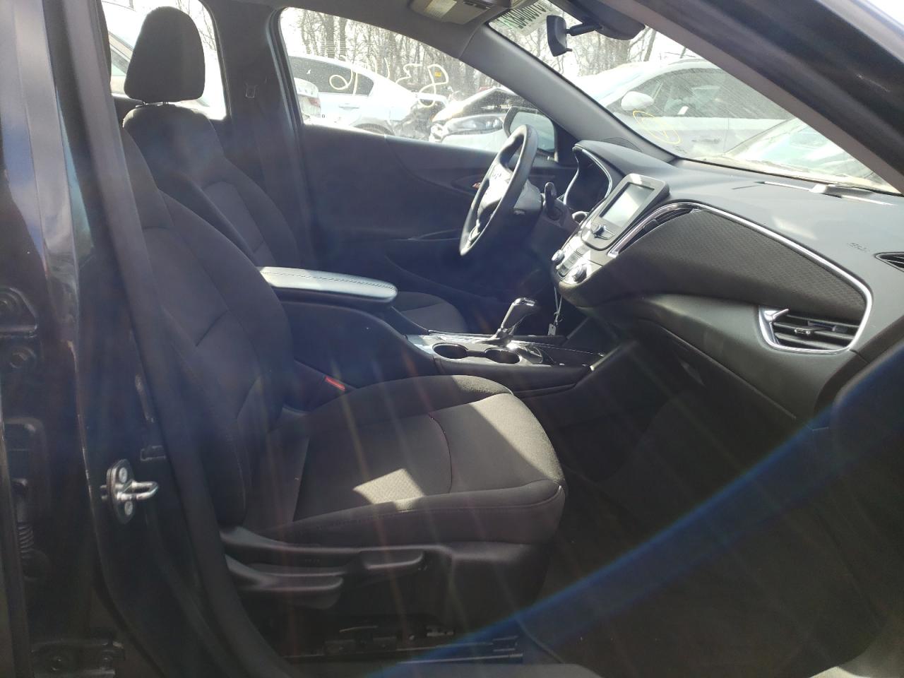Photo 5 from auction – 2018 CHEVROLET MALIBU LT with VIN 1G1ZD5ST0JF125331