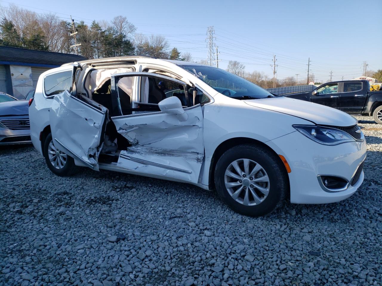 Photo 9 from auction – 2017 CHRYSLER PACIFICA T with VIN 2C4RC1BG2HR590928