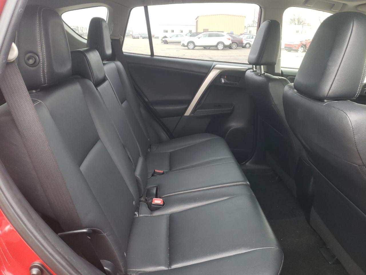 Photo 6 from auction – 2015 TOYOTA RAV4 LIMIT with VIN JTMDFREVXFD167802