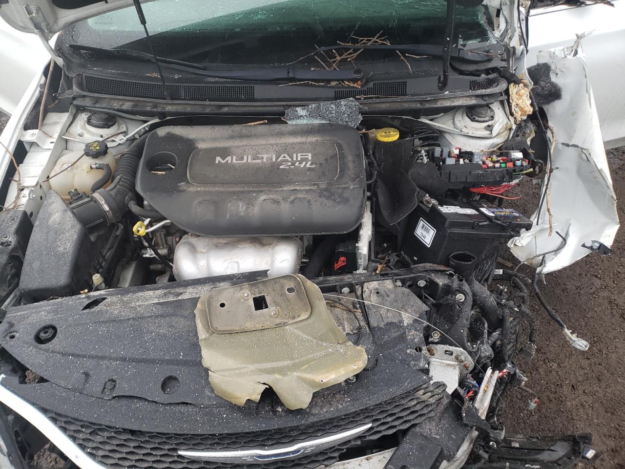 Photo 7 from auction – 2015 CHRYSLER 200 LIMITE with VIN 1C3CCCAB4FN599913
