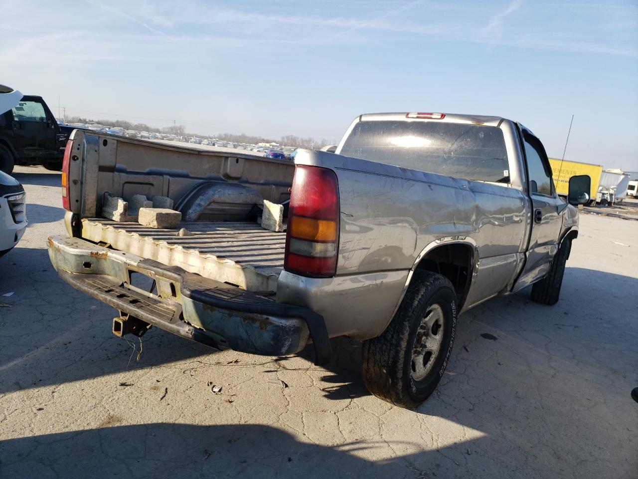 Photo 4 from auction – 2001 CHEVROLET SILVERADO with VIN 1GCEC14V21E267587