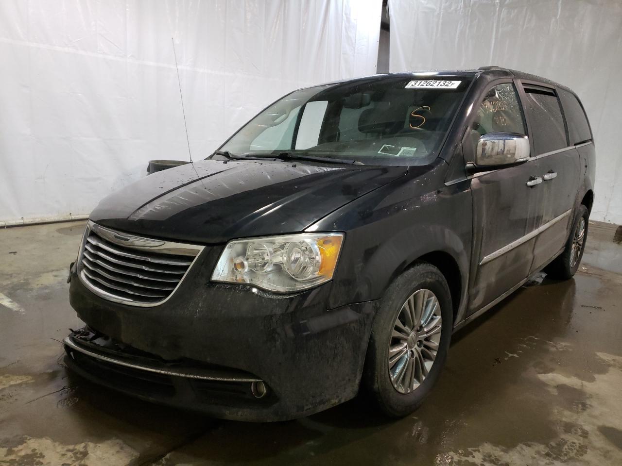 Photo 2 from auction – 2015 CHRYSLER TOWN & COU with VIN 2C4RC1CG7FR521311