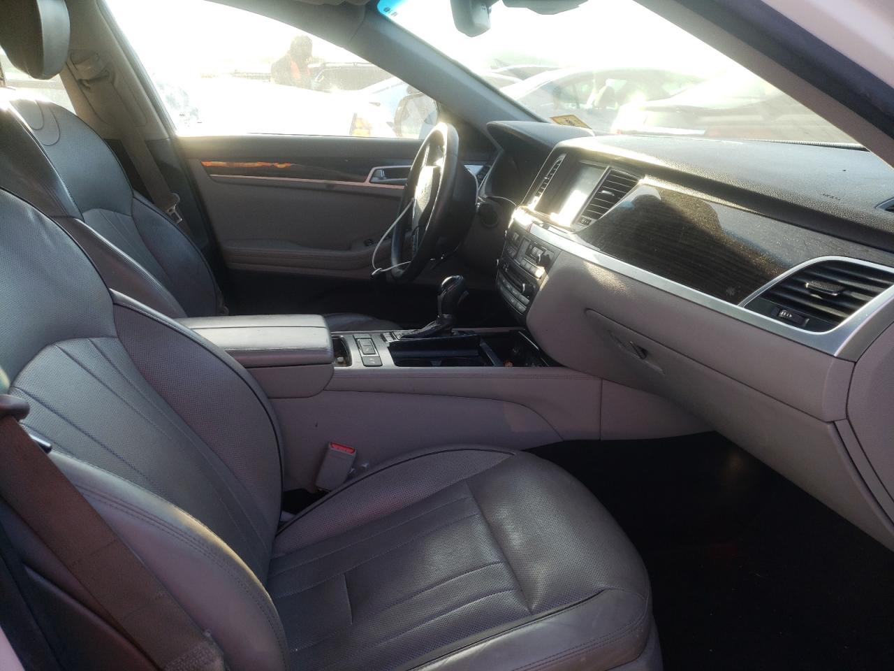 Photo 5 from auction – 2016 HYUNDAI GENESIS 3. with VIN KMHGN4JE4GU108363
