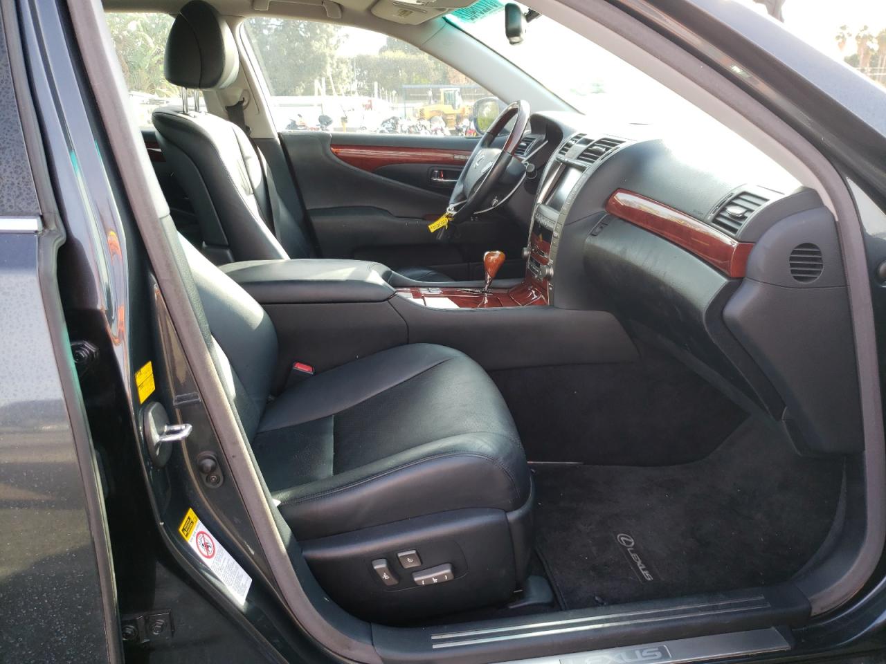 Photo 5 from auction – 2008 LEXUS LS 460L with VIN JTHGL46F185032364