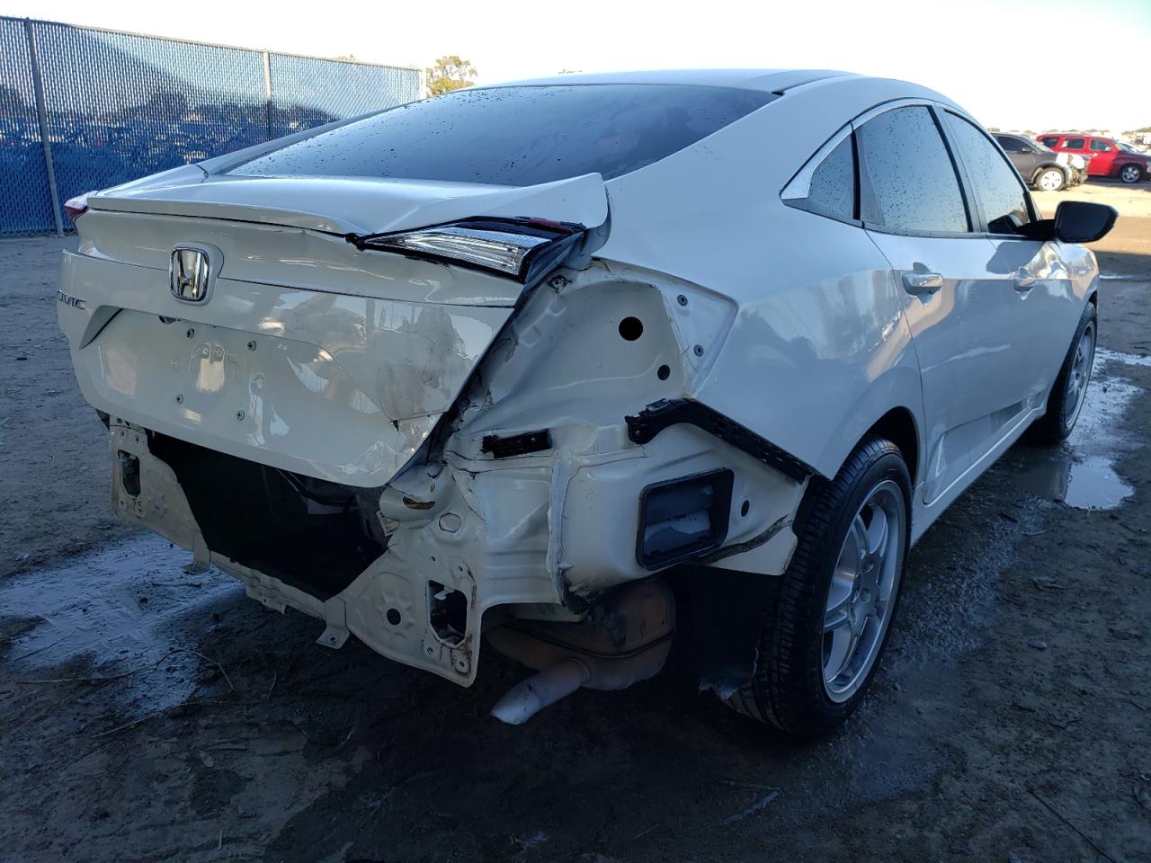 Photo 4 from auction – 2016 HONDA CIVIC LX with VIN 2HGFC2F51GH550055