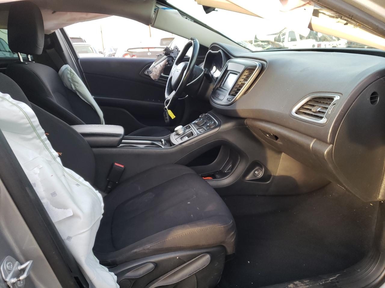 Photo 5 from auction – 2015 CHRYSLER 200 LIMITE with VIN 1C3CCCAB7FN627123