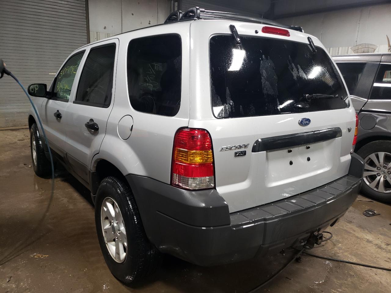 Photo 3 from auction – 2005 FORD ESCAPE XLT with VIN 1FMYU93115KD75399