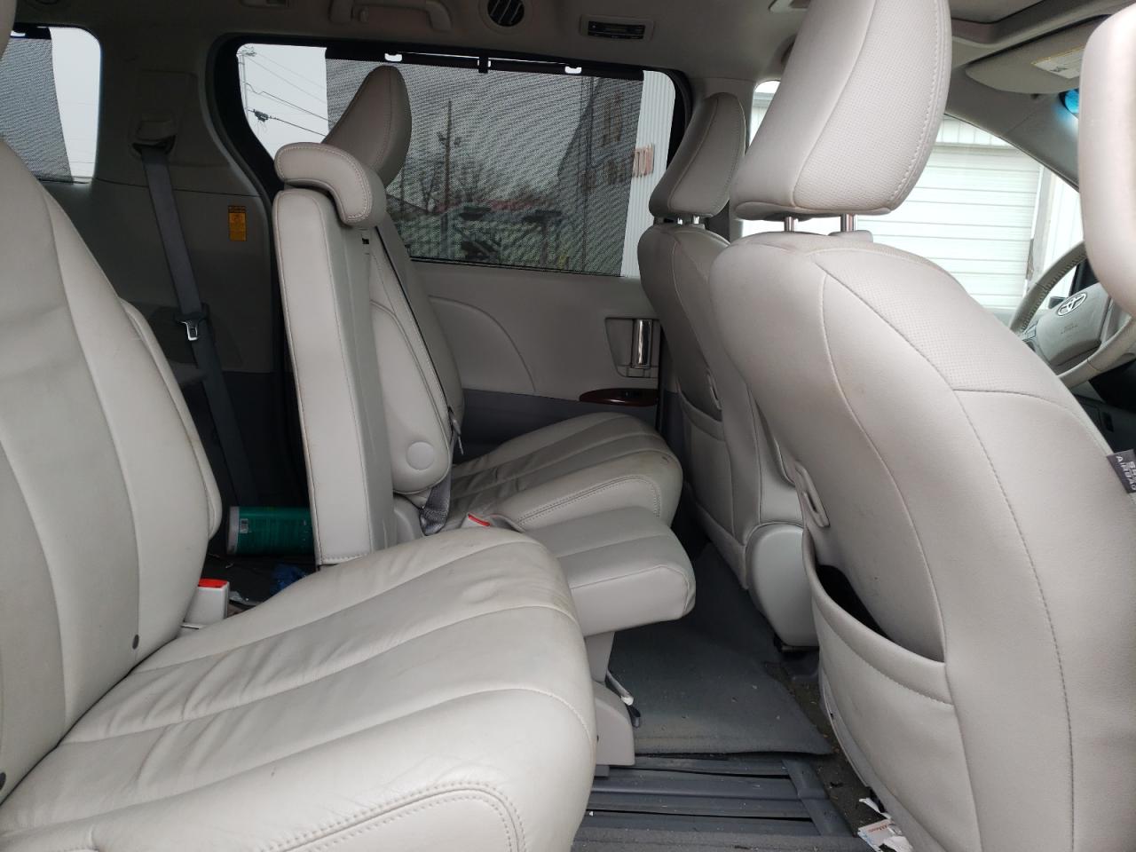 Photo 6 from auction – 2014 TOYOTA SIENNA XLE with VIN 5TDYK3DC8ES495247