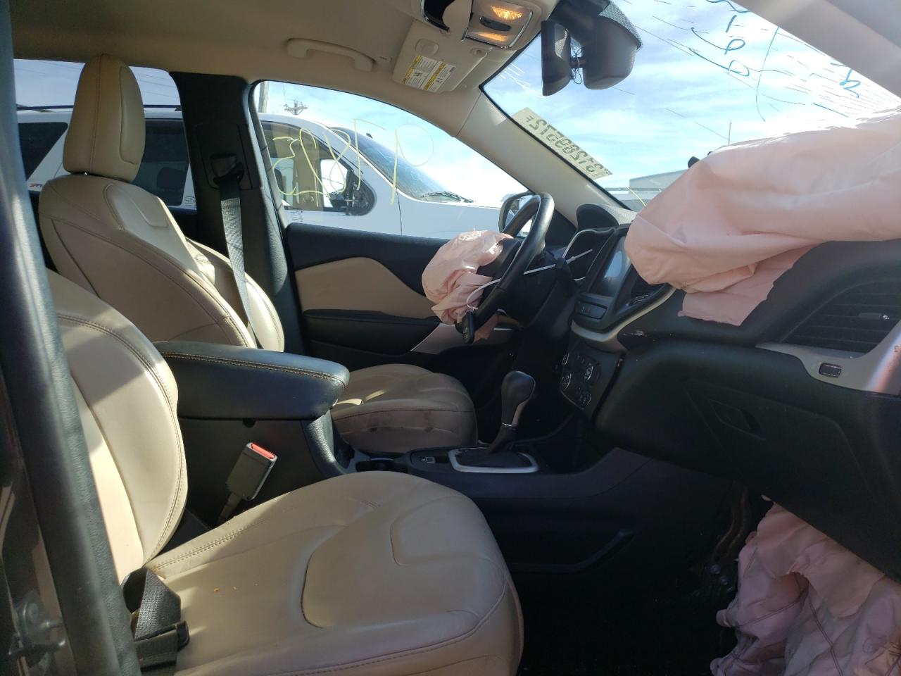 Photo 5 from auction – 2018 JEEP CHEROKEE L with VIN 1C4PJLDB6JD519556