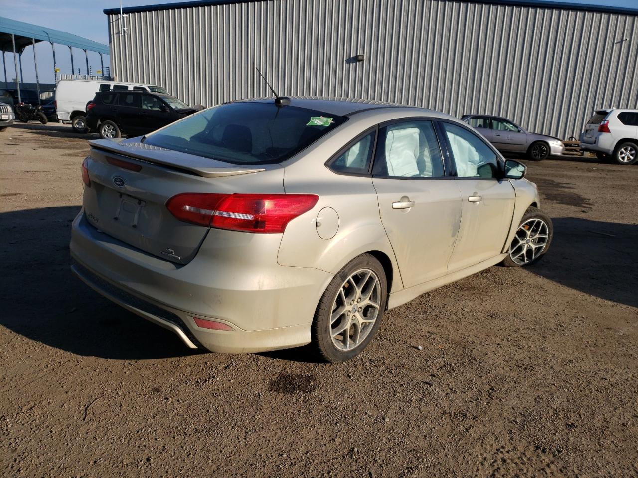 Photo 4 from auction – 2016 FORD FOCUS SE with VIN 1FADP3F2XGL393463