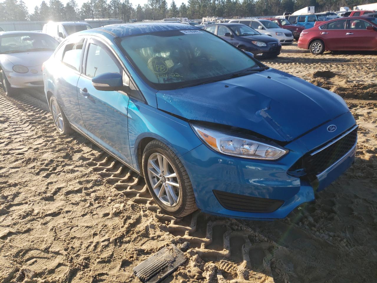 FORD FOCUS SE 2015 with VIN 1FADP3F2XFL367427 - Photo from auction