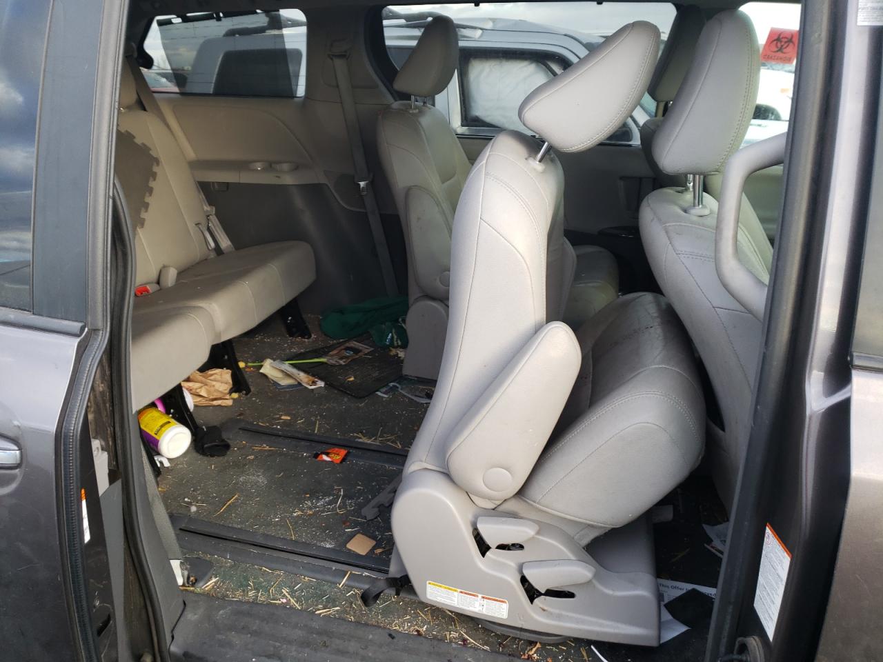 Photo 6 from auction – 2016 TOYOTA SIENNA XLE with VIN 5TDDK3DC3GS131450