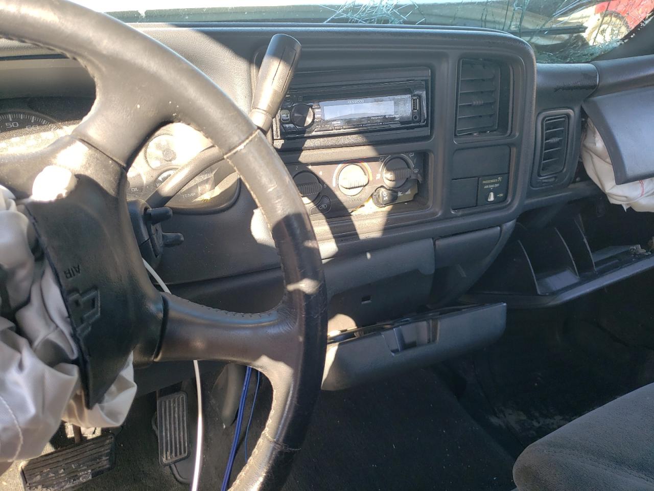 Photo 9 from auction – 2000 CHEVROLET SILVERADO with VIN 2GCEC19V5Y1135900
