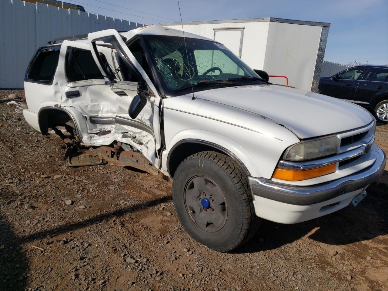 Photo 9 from auction – 2000 CHEVROLET BLAZER with VIN 1GNDT13WXY2163373