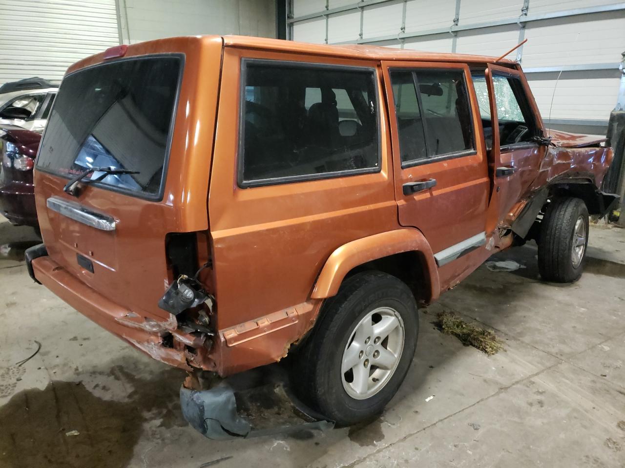 Photo 4 from auction – 2001 JEEP CHEROKEE with VIN 1J4FF48S11L587521