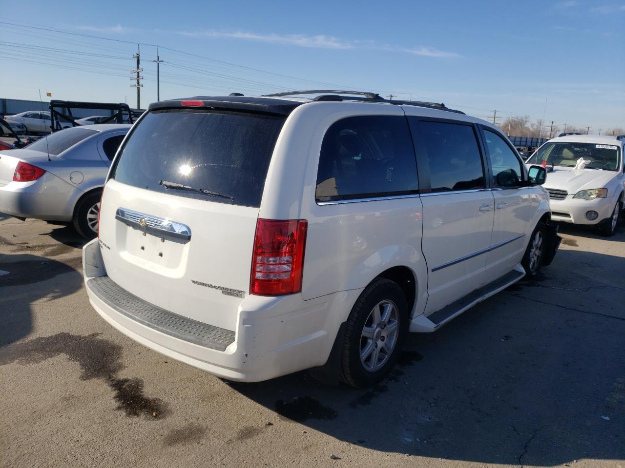 Photo 4 from auction – 2010 CHRYSLER TOWN & COU with VIN 2A4RR8DX5AR376620