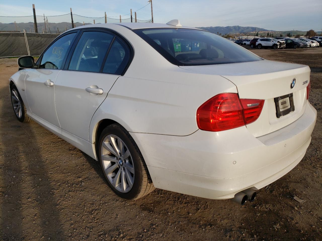Photo 3 from auction – 2011 BMW 328 I SULE with VIN WBAPH5G51BNN59341