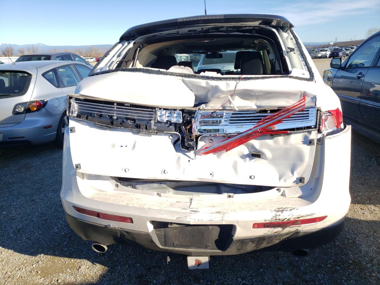 Photo 9 from auction – 2019 LINCOLN MKT with VIN 2LMHJ5AT3KBL03359