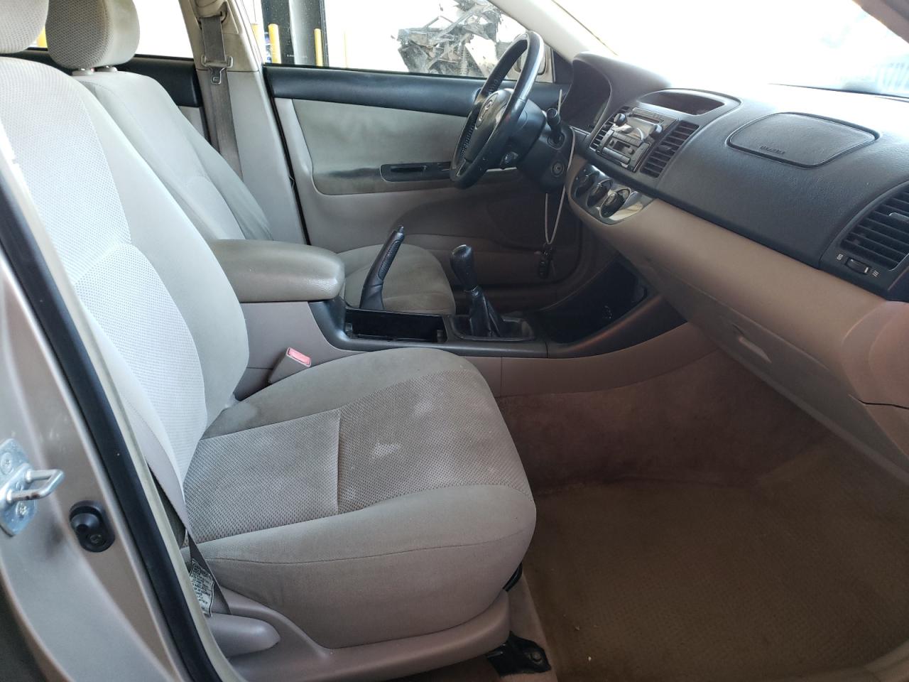 Photo 5 from auction – 2002 TOYOTA CAMRY LE with VIN JTDBE32K620099419