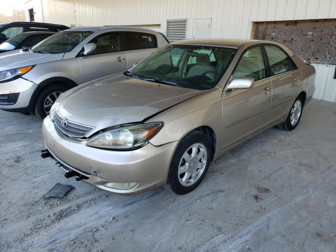 Photo 2 from auction – 2002 TOYOTA CAMRY LE with VIN JTDBE32K620099419