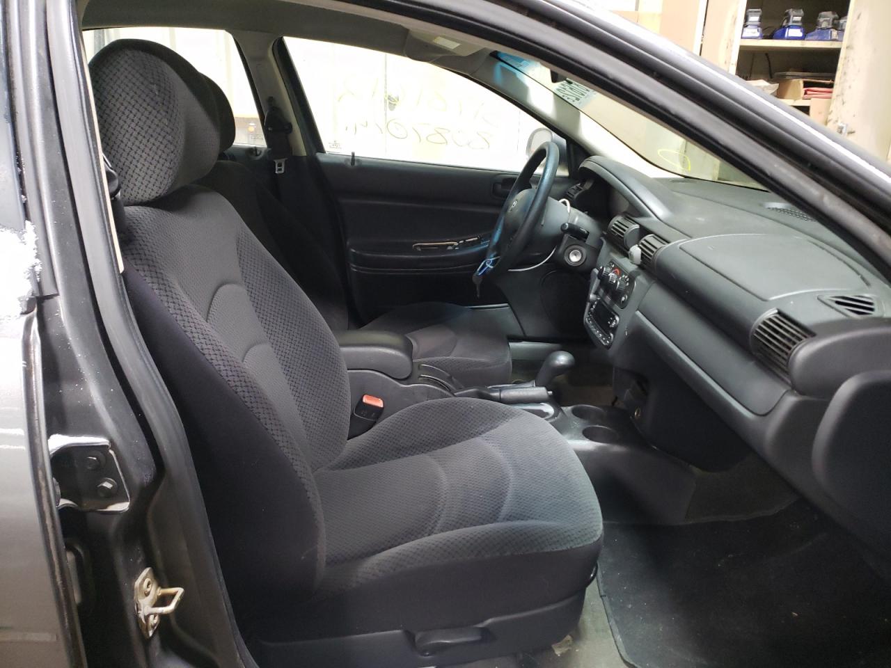 Photo 5 from auction – 2005 DODGE STRATUS SX with VIN 1B3EL46R65N605467