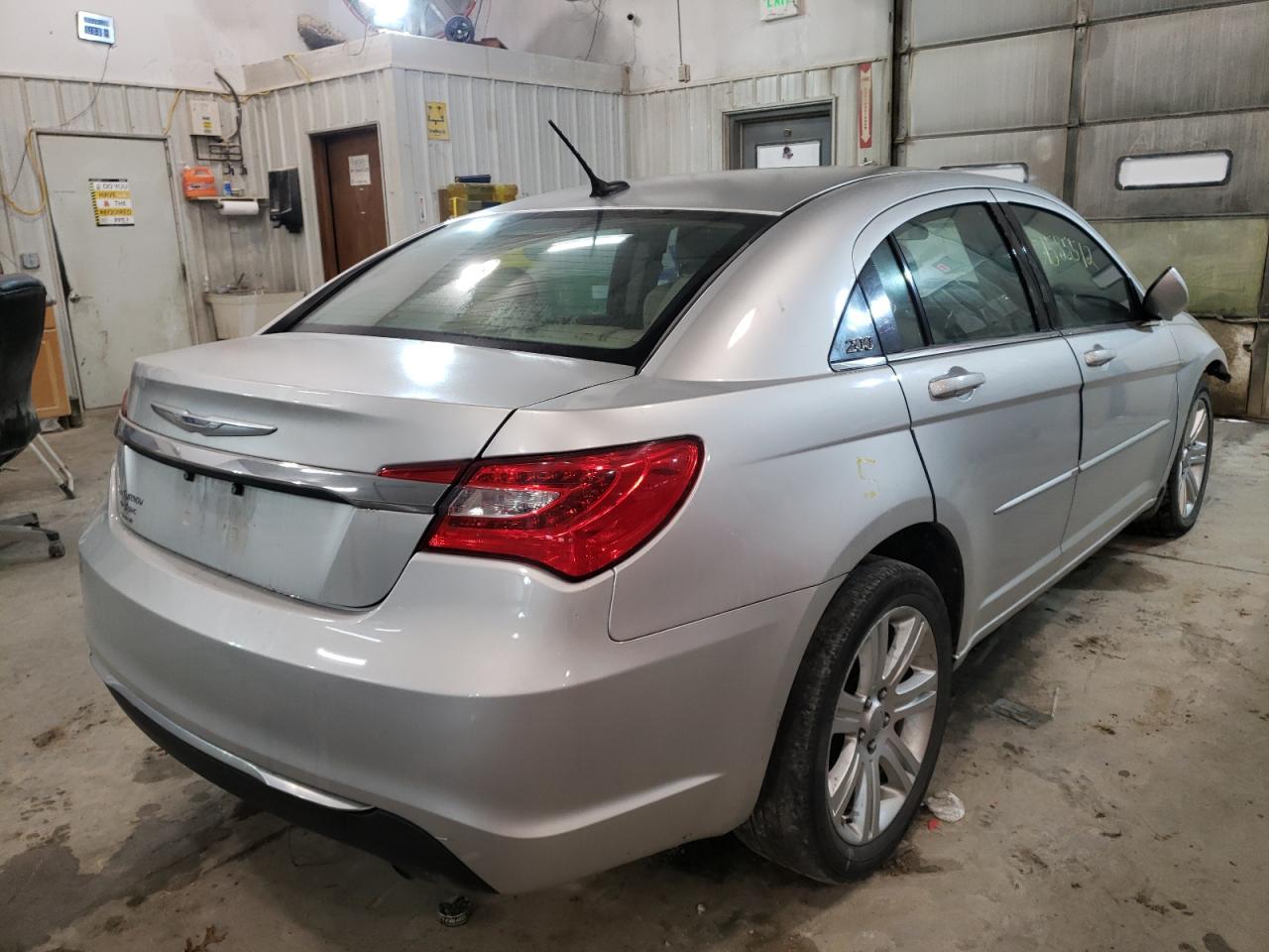 Photo 4 from auction – 2012 CHRYSLER 200 LX with VIN 1C3CCBAB0CN207578