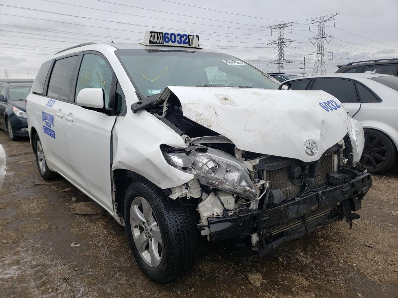 TOYOTA SIENNA LE 2017 with VIN 5TDKZ3DC0HS836758 - Photo from auction