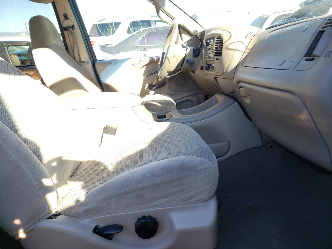 Photo 5 from auction – 2000 FORD EXPEDITION with VIN 1FMPU16L2YLA14305