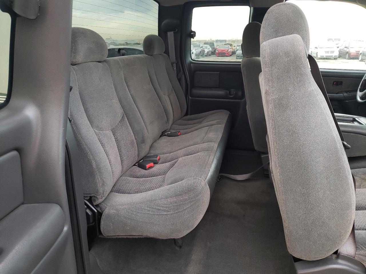 Photo 6 from auction – 2003 CHEVROLET SILVERADO with VIN 1GCHC29U73E181648