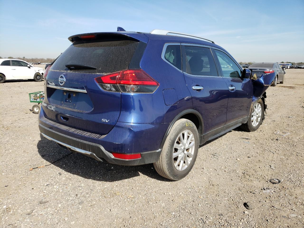 Photo 4 from auction – 2017 NISSAN ROGUE S with VIN 5N1AT2MT9HC746187