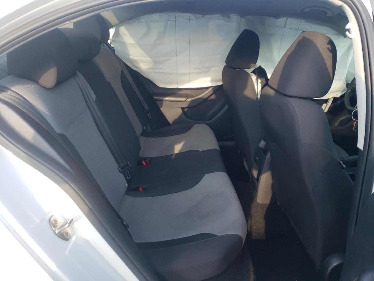 Photo 6 from auction – 2018 VOLKSWAGEN JETTA S with VIN 3VW2B7AJ8JM263660