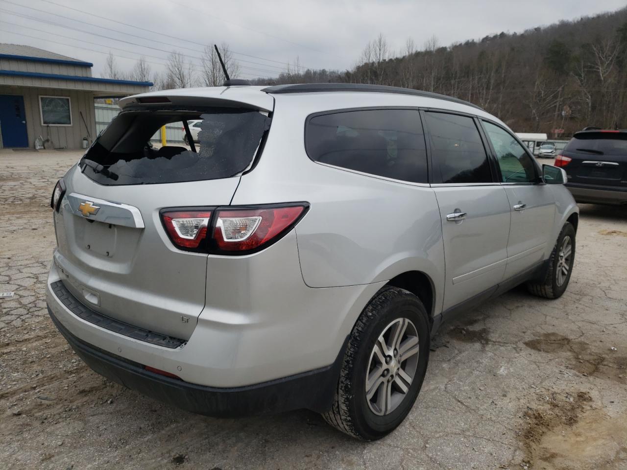 Photo 4 from auction – 2017 CHEVROLET TRAVERSE L with VIN 1GNKVGKD0HJ321486