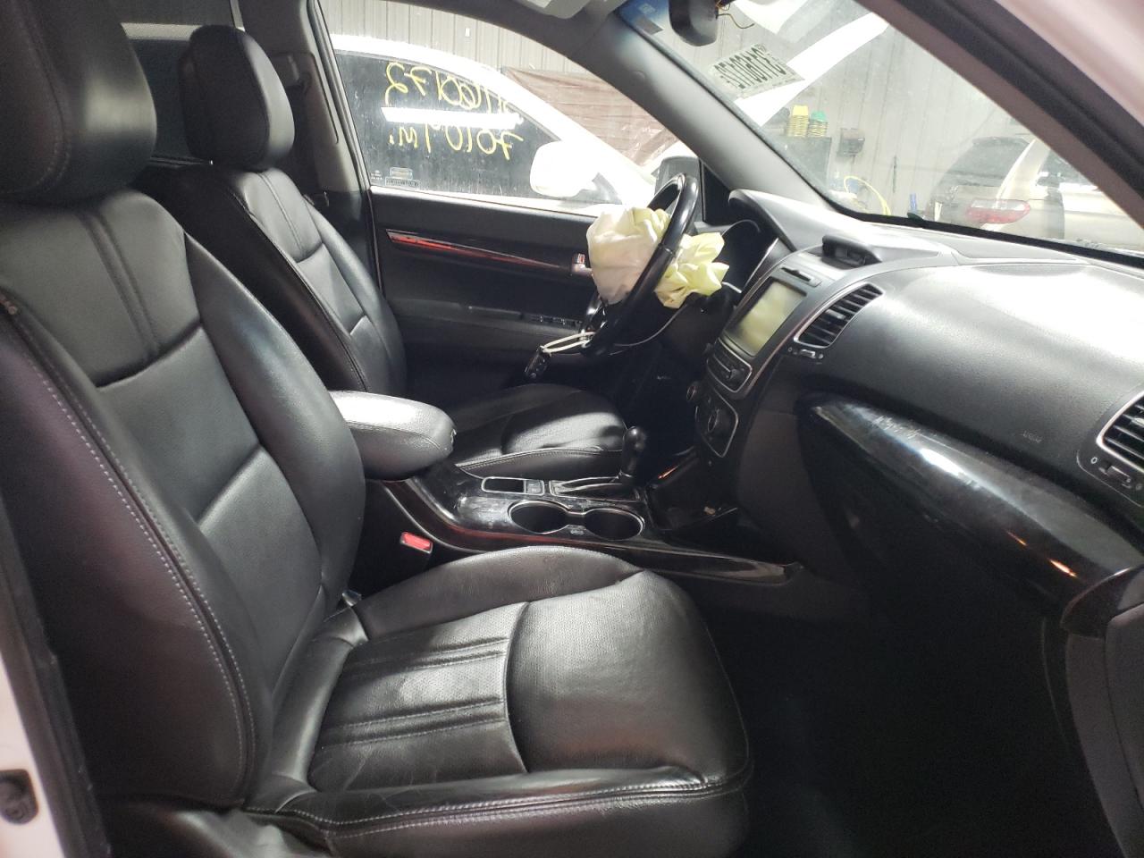 Photo 5 from auction – 2014 KIA SORENTO LX with VIN 5XYKTCA64EG442866