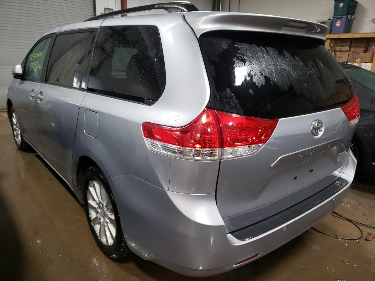 Photo 3 from auction – 2014 TOYOTA SIENNA XLE with VIN 5TDDK3DC1ES088546