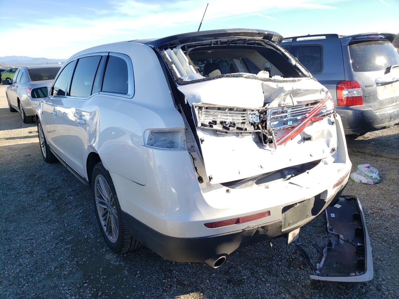 Photo 3 from auction – 2019 LINCOLN MKT with VIN 2LMHJ5AT3KBL03359