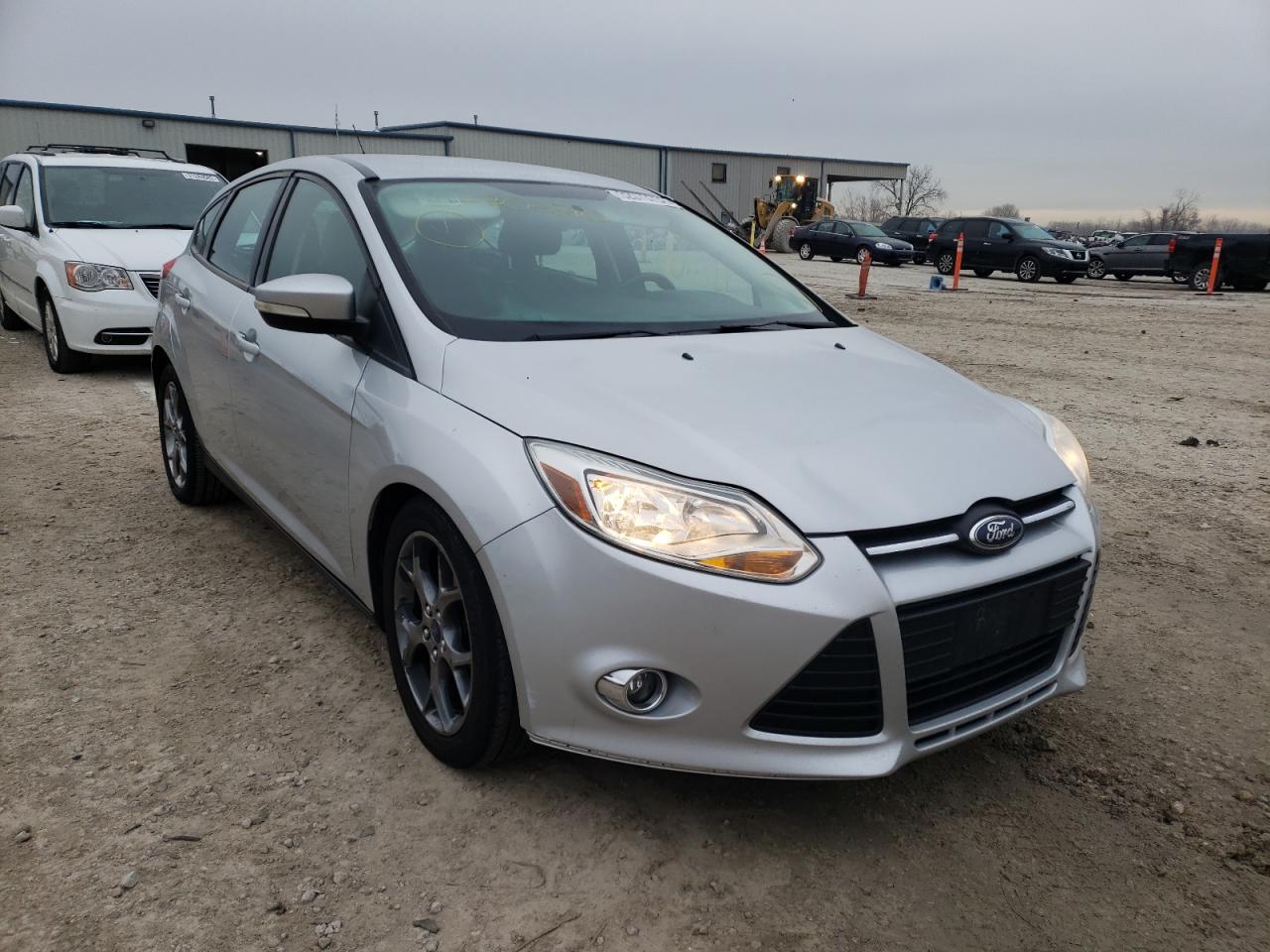 FORD FOCUS SE 2014 with VIN 1FADP3K26EL306810 - Photo from auction