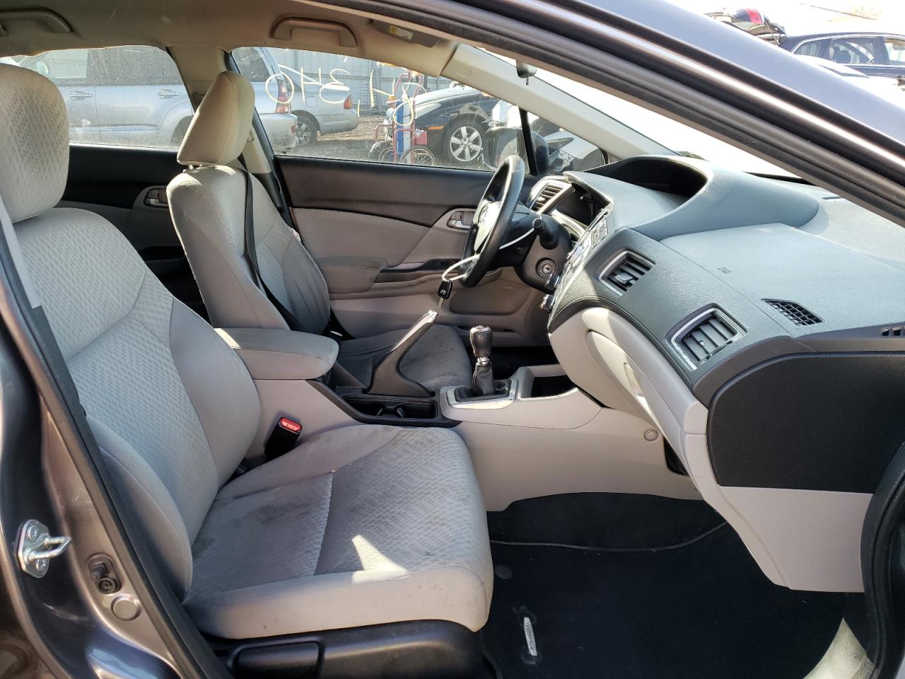 Photo 5 from auction – 2015 HONDA CIVIC LX with VIN 19XFB2E57FE039463