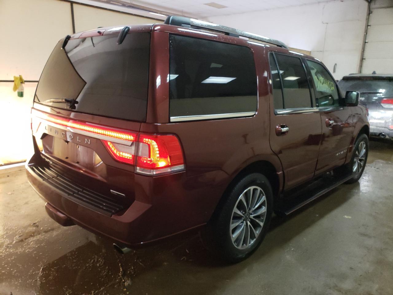 Photo 4 from auction – 2015 LINCOLN NAVIGATOR with VIN 5LMJJ2JT5FEJ10004