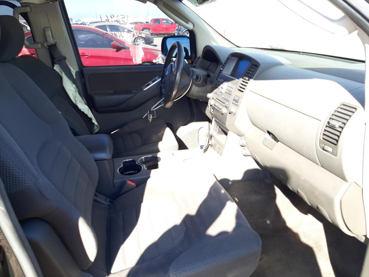 Photo 5 from auction – 2011 NISSAN PATHFINDER with VIN 5N1AR1NB4BC614248