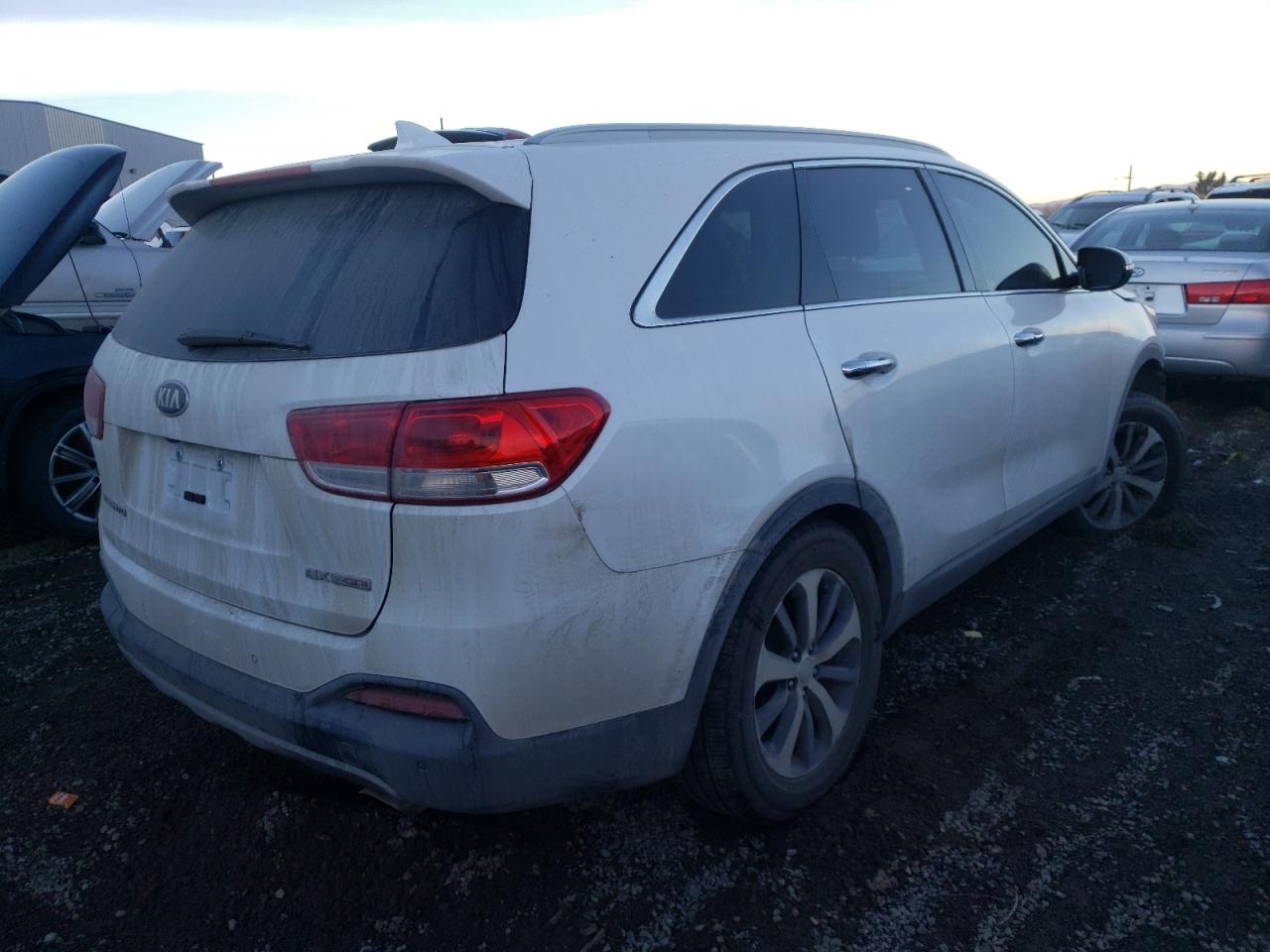 Photo 4 from auction – 2017 KIA SORENTO EX with VIN 5XYPHDA16HG244568