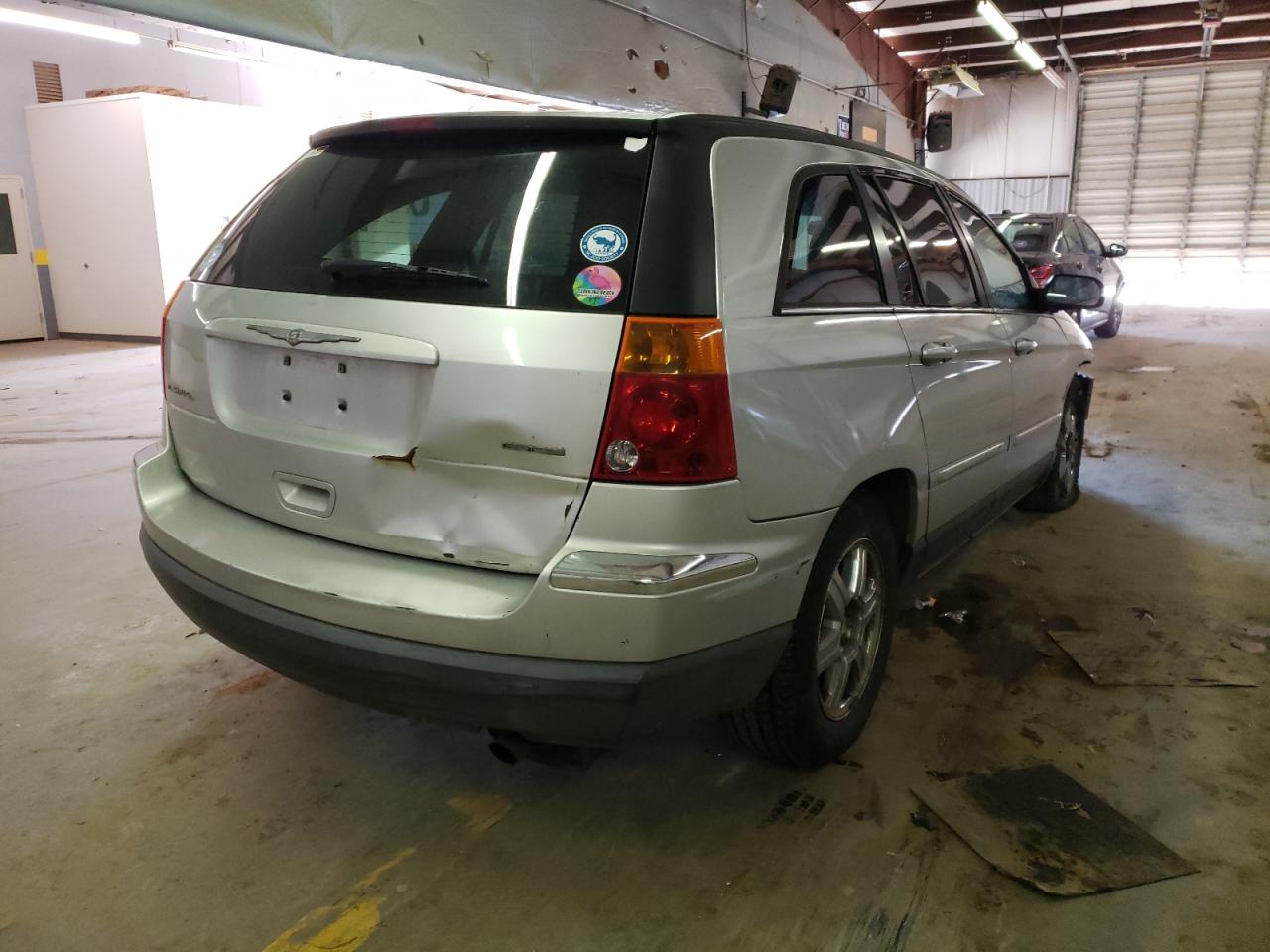 Photo 4 from auction – 2004 CHRYSLER PACIFICA with VIN 2C8GF68484R641351