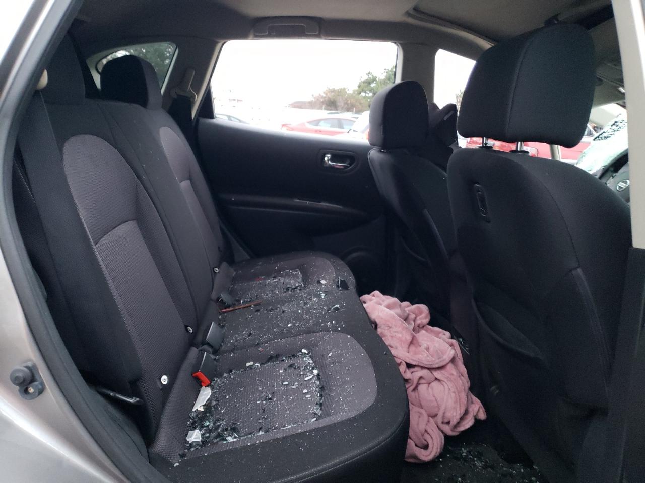 Photo 6 from auction – 2012 NISSAN ROGUE S with VIN JN8AS5MT5CW607355