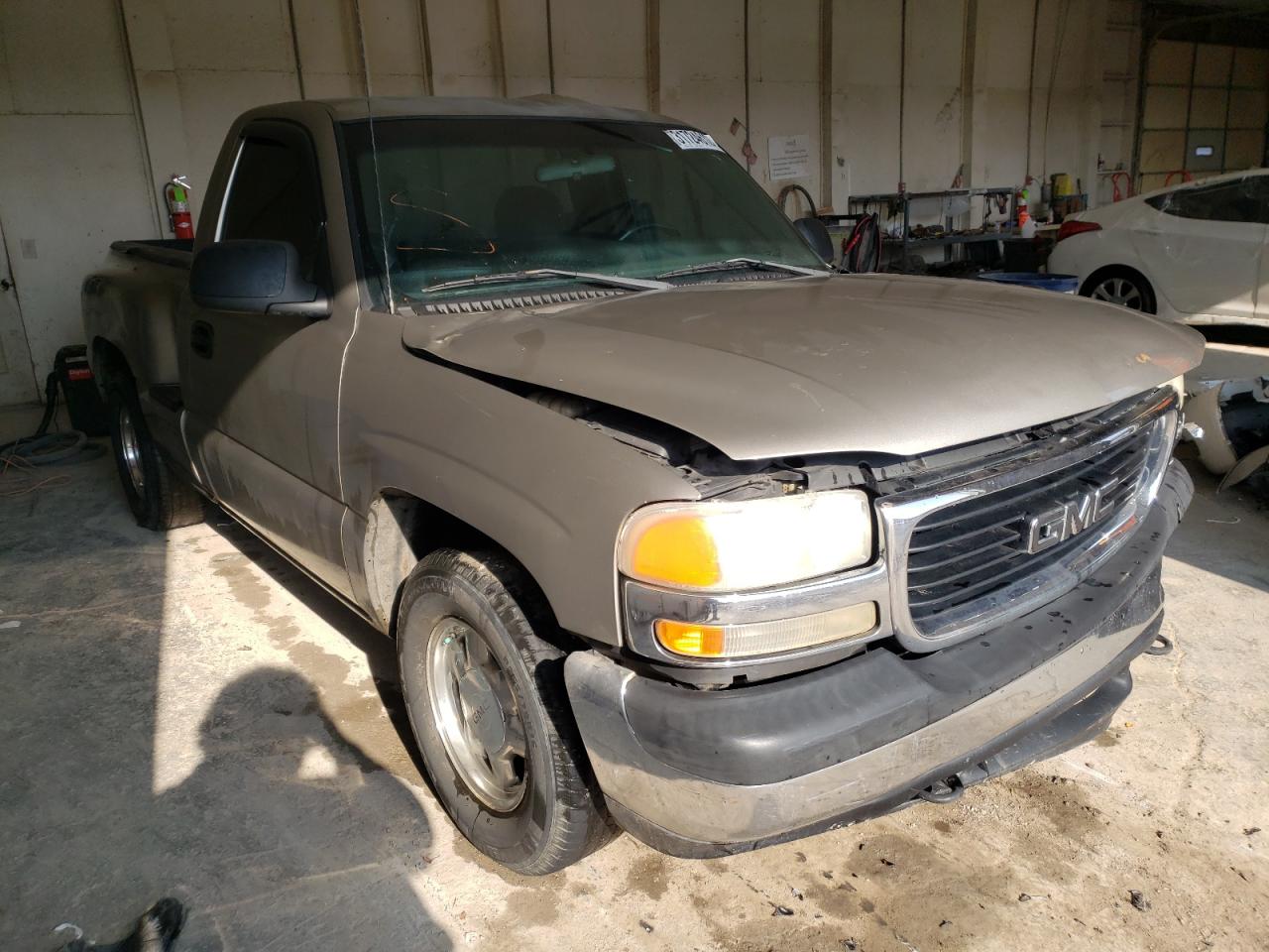 GMC NEW SIERRA 2000 with VIN 1GTEC14W9YZ277626 - Photo from auction